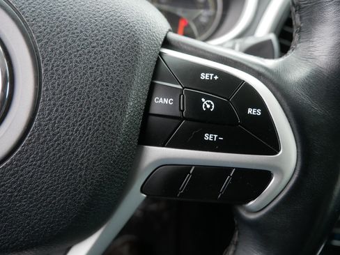 Certified 2018 Jeep Cherokee Latitude Plus w/ Cold Weather Group image 23