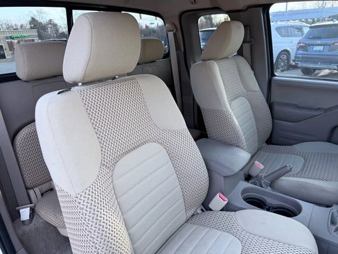 Used 2017 Nissan Frontier SV image 19