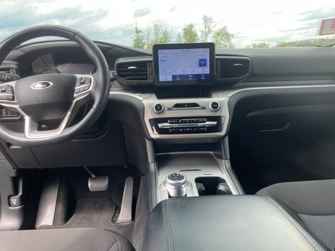 Used 2023 Ford Explorer XLT AWD/4WD image 15
