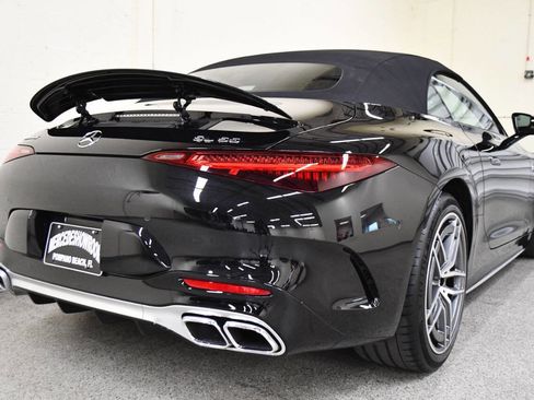 Used 2022 Mercedes-Benz SL 55 AMG 4MATIC w/ Driver Assistance Package image 35
