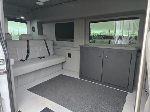 Used 2019 Ford Transit 350 XLT image 12