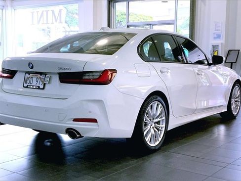 Used 2023 BMW 330i Sedan w/ Convenience Package image 9