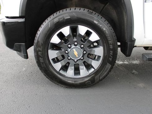 Used 2021 Chevrolet Silverado 2500 Custom w/ Custom Value Package AWD/4WD image 15