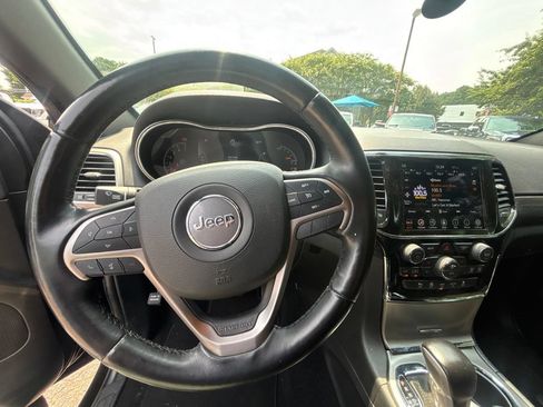 Used 2021 Jeep Grand Cherokee Laredo X RWD image 11