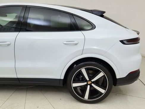 Used 2025 Porsche Cayenne Coupe AWD/4WD image 10