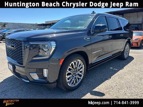 Used 2023 GMC Yukon XL Denali Ultimate AWD/4WD image 1
