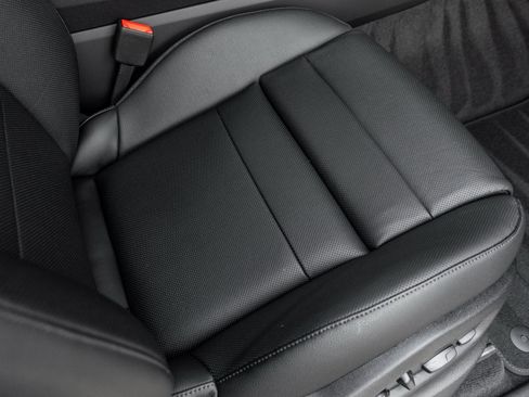 Certified 2025 Porsche Cayenne image 37