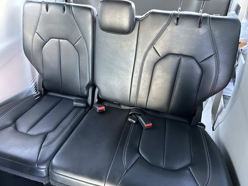 Used 2024 Chrysler Pacifica Touring-L image 20