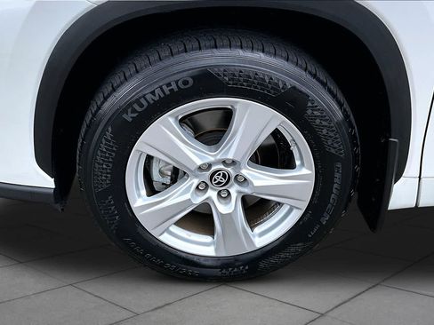 Used 2023 Toyota Highlander LE FWD image 10