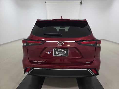 Used 2025 Toyota Highlander XLE image 5