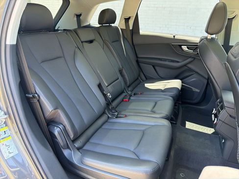 Used 2019 Audi Q7 3.0T Prestige w/ Prestige Package AWD/4WD image 11
