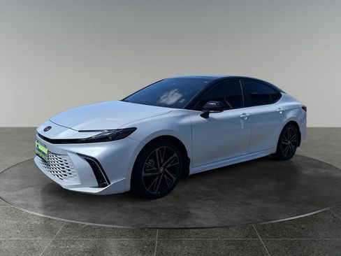 Used 2026 Toyota Camry XSE w/ Premium Package AWD/4WD image 4