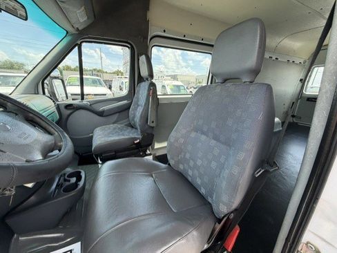 Used 2005 Freightliner Sprinter 3500 RWD image 12