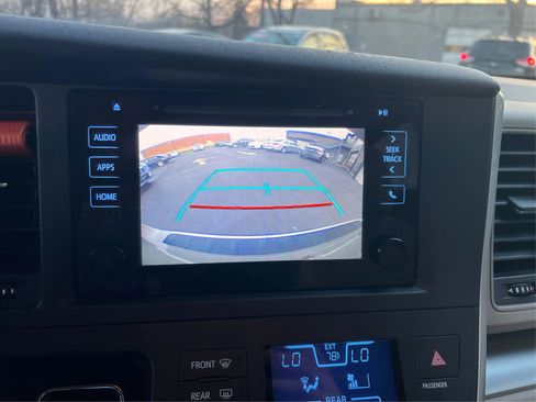 Used 2015 Toyota Sienna LE FWD image 28