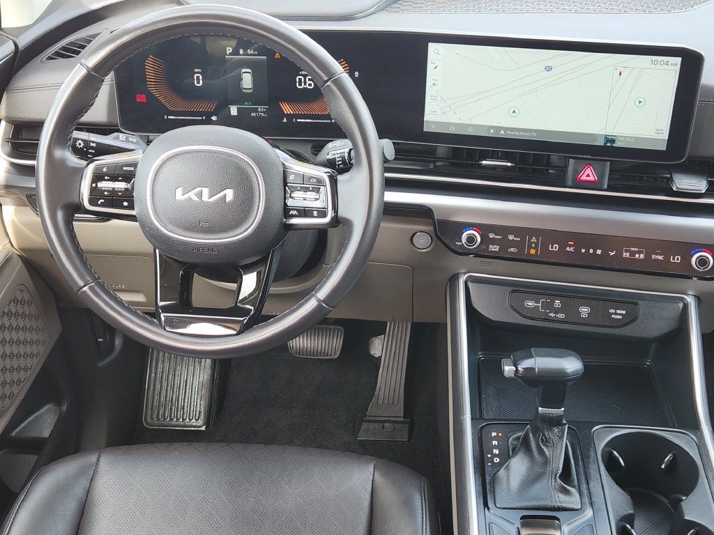 Used 2025 Kia Carnival FWD image 10