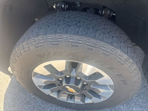 Used 2022 Chevrolet Silverado 2500 Custom w/ Custom Value Package image 11