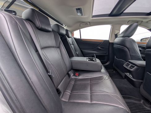 Used 2019 Lexus ES 350 Luxury image 53