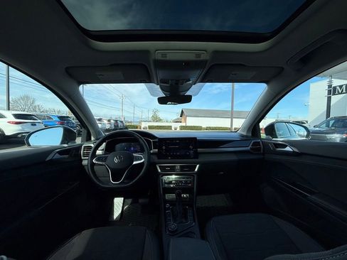 Used 2025 Volkswagen Taos SE image 17