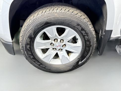 Used 2017 GMC Canyon SLE image 37