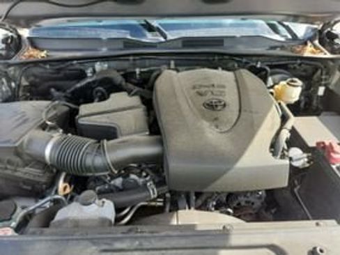Used 2020 Toyota Tacoma SR5 RWD image 13