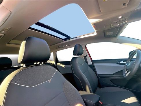 Used 2023 Volkswagen Taos SE w/ Panoramic Sunroof Package image 27