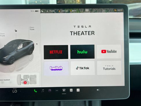 Used 2024 Tesla Model Y Long Range AWD/4WD image 19