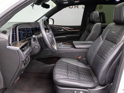 Used 2022 Cadillac Escalade Sport Platinum w/ LPO, ONYX Package image 7