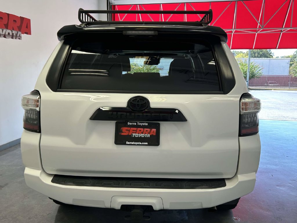 Used 2021 Toyota 4Runner Venture w/ Moonroof Package AWD/4WD image 4