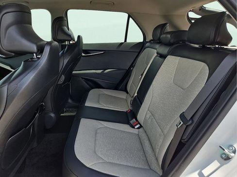 Used 2025 Kia Niro SX Touring image 8