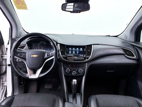 Used 2019 Chevrolet Trax LT w/ LT Convenience Package AWD/4WD image 14