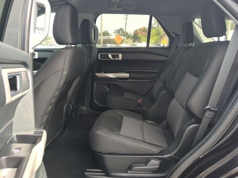 Used 2024 Ford Explorer XLT RWD image 14