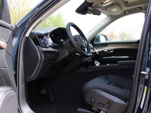 New 2026 Volvo XC90 B5 Core AWD/4WD image 21