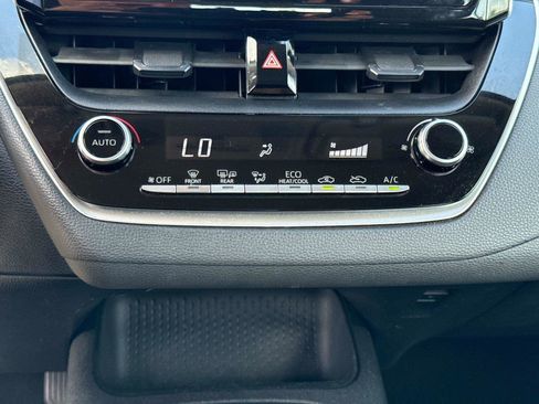 Used 2020 Toyota Corolla LE FWD image 22