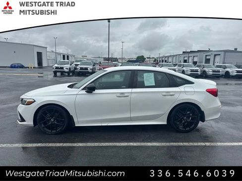 Used 2023 Honda Civic Sport image 3