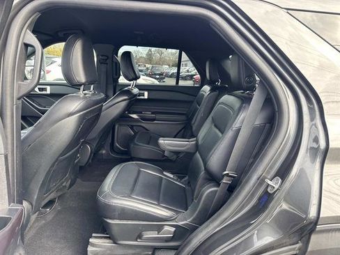 Used 2020 Ford Explorer XLT w/ Equipment Group 202A image 7