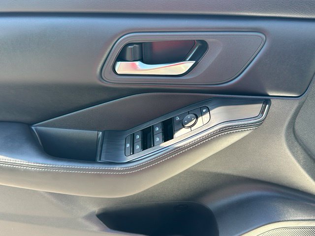 Certified 2025 Nissan Rogue SV AWD/4WD image 18