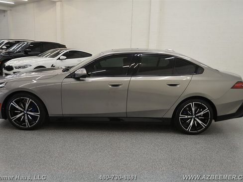 Used 2024 BMW 530i w/ M Sport Package RWD image 4