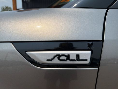 Used 2018 Kia Soul FWD image 16