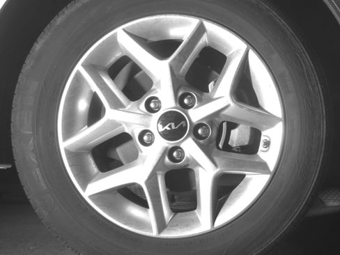 Used 2025 Kia Soul LX w/ LX Technology Package FWD image 18