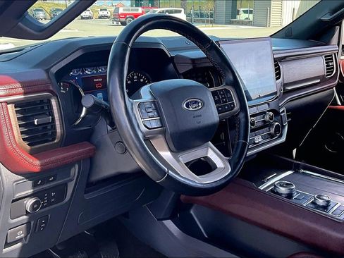 Used 2022 Ford Expedition Limited image 14