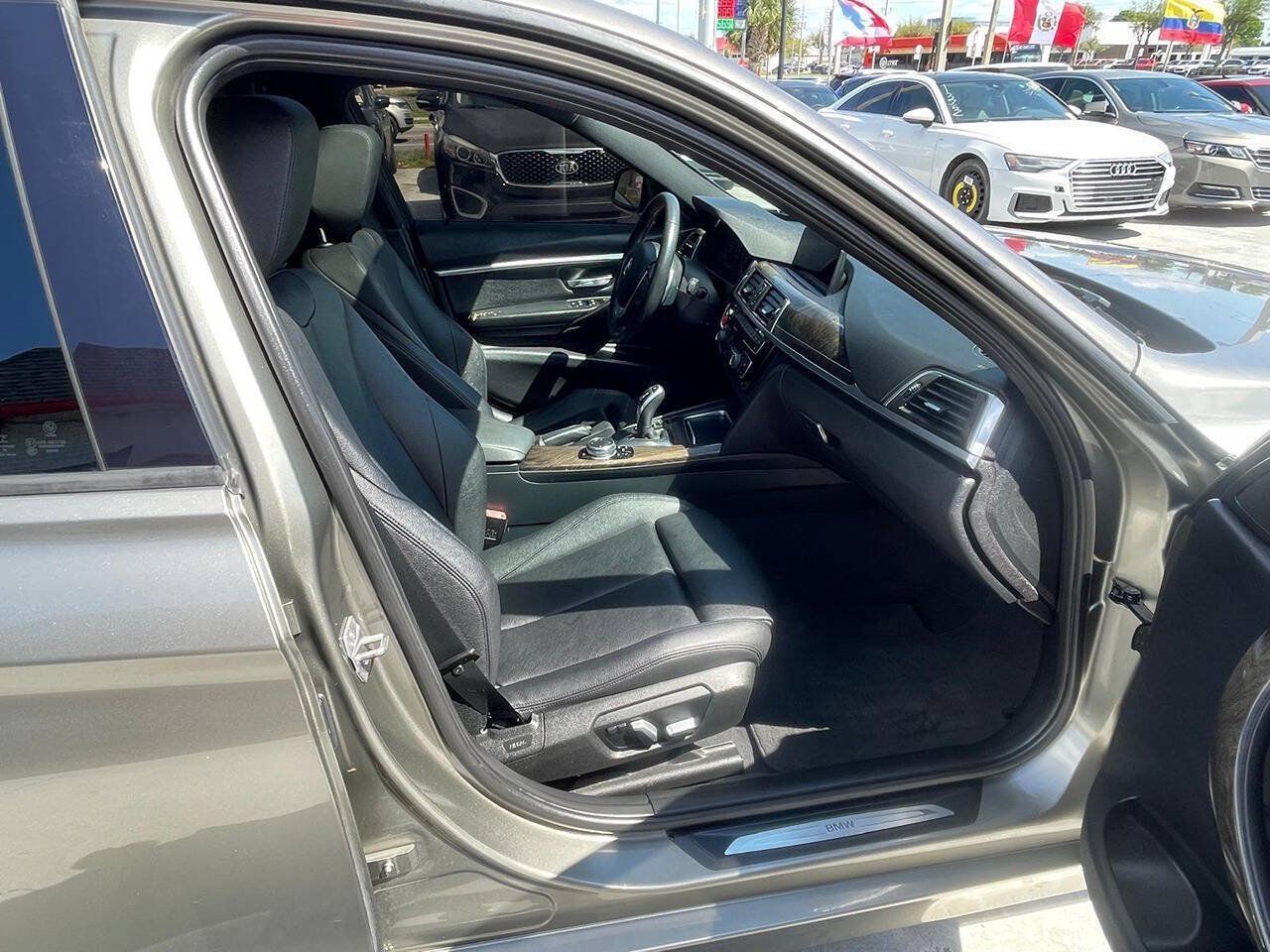 Used 2016 BMW 328i xDrive Sedan AWD/4WD image 9