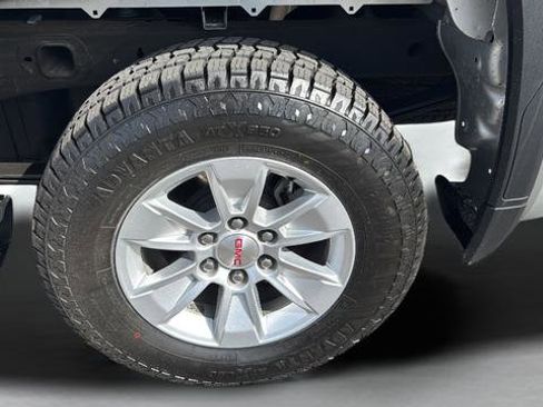 Used 2022 GMC Sierra 1500 SLE image 16