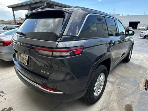 Certified 2023 Jeep Grand Cherokee Laredo RWD image 4