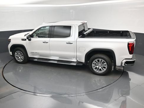 Used 2025 GMC Sierra 1500 Denali w/ Technology Package AWD/4WD image 14