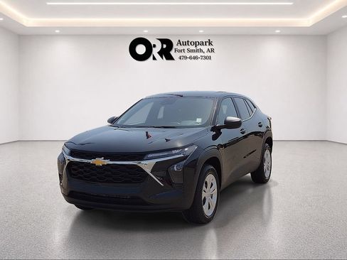 New 2026 Chevrolet Trax LS FWD image 2