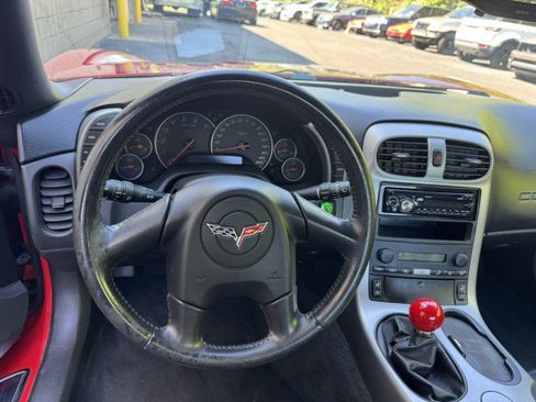 Used 2005 Chevrolet Corvette Coupe w/ Preferred Equipment Group RWD image 26