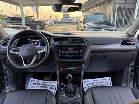 Used 2022 Volkswagen Tiguan SE FWD image 41
