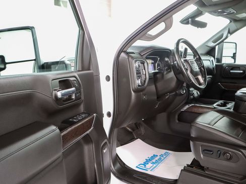 Used 2023 GMC Sierra 2500 Denali w/ Denali Ultimate Package image 3