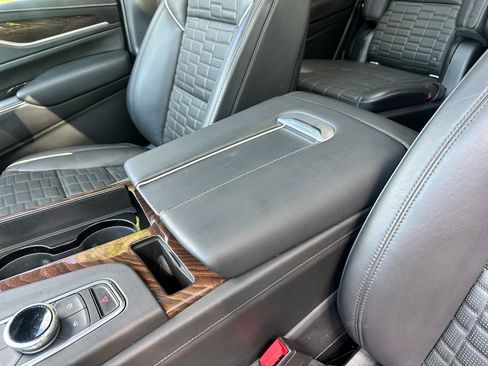 Used 2022 Cadillac Escalade Premium Luxury Platinum AWD/4WD image 64