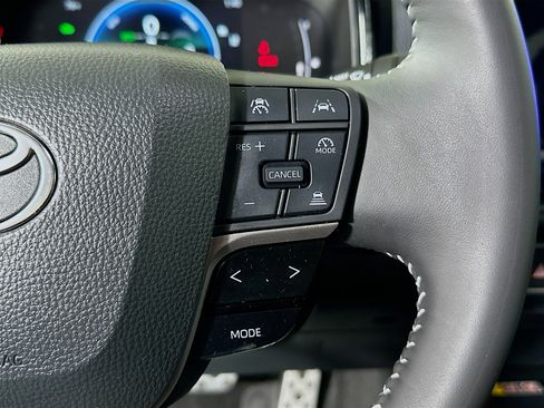 Certified 2025 Toyota Camry SE w/ Convenience Package image 17